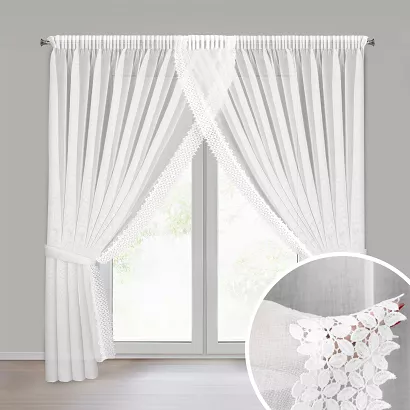 Firana gotowa na taśmie HESTIA 400x250 Eurofirany biała z etaminy koronkowe listki na bokach