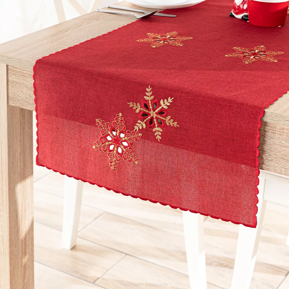 BŁYSZCZĄCE ŚNIEŻYNKI Bieżnik z haftem szer.50cm x wys.100cm kolor 003 czerwony 640010/KSP/C03/050100