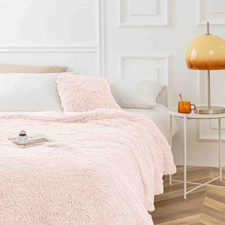 Poszewka dekoracyjna YETI 40x40 włochacz o strukturze futra jasnopudrowy