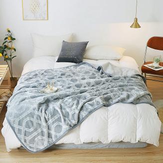 Koc akrylowy na fotel tłoczony VITO 200x220 geometryczny wzór szary