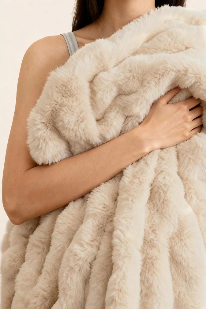 Beżowy Gruby Futrzany Koc z Mikrofibry 150x200 Bunny