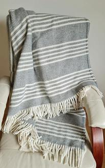 Koc wełniany z frędzlami 160x200 paski szary kremowy