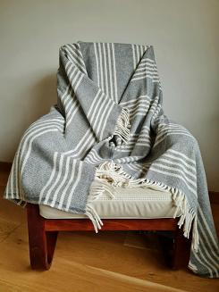 Koc wełniany z frędzlami 160x200 paski szary kremowy