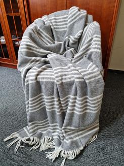 Koc wełniany z frędzlami 160x200 paski szary kremowy