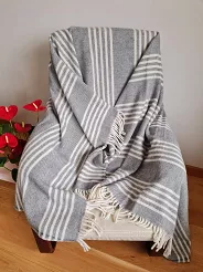 Koc wełniany z frędzlami 160x200 paski szary kremowy