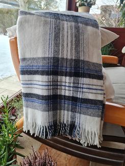 Koc wełniany z frędzlami 160x200 kratka kremowy szary granatowy