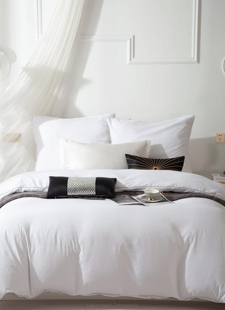 Pościel Queen 140x200 biała ze złotą lamówką bizą