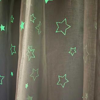 Firana gotowa na taśmie GALAXY 140x270 biała w gwiazdki świecąca w ciemności