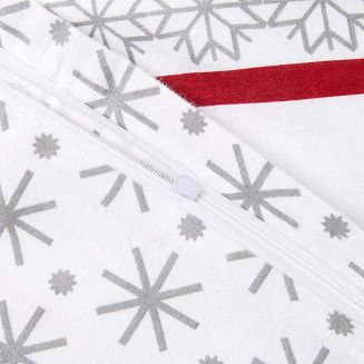 Pościel flanelowa FLANELOVE 140x200 świąteczny wzór chatki i choinek na białym tle