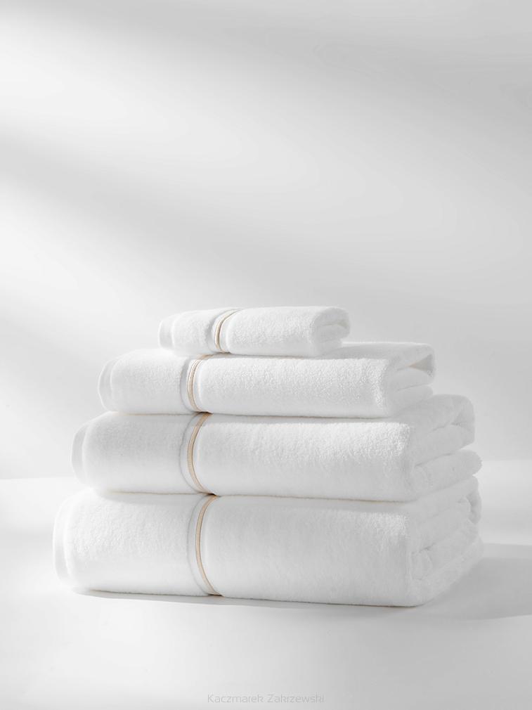 Ręcznik bawełniany LIBRE 70x140 biały ze złotą bizą