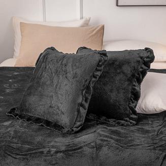 Koc narzuta Ruffly 200x220 czarny z falbankami