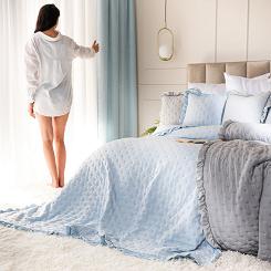 Narzuta dekoracyjna z falbaną WERONA 200x220 baby blue