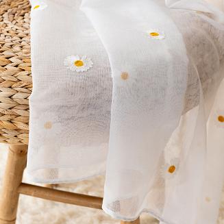 Firana gotowa na przelotkach na etaminie z ołowianką 140x250 BELLIS stokrotki biała