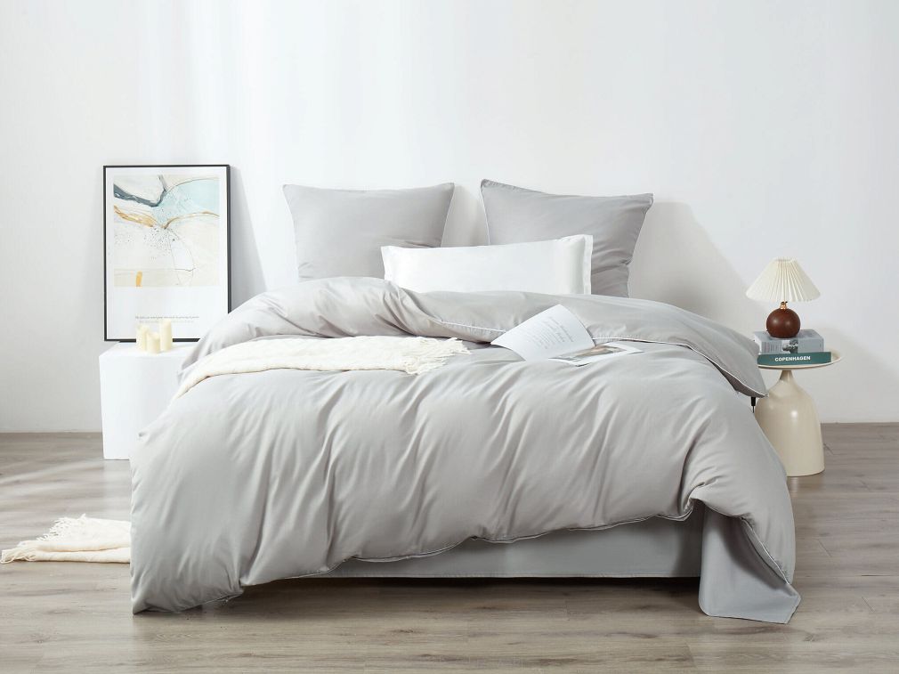 Pościel satyna bawełniana Queen Premium 220x200 szara ze złotą lamówką
