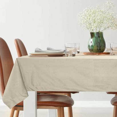 Obrus dekoracyjny MELINDA 140x220 z welwetu beżowy z ozdobną listwą