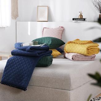 Poszewka dekoracyjna POMPOO 50x70 szara z pomponami