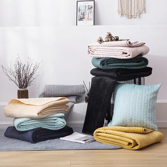 Narzuta dekoracyjna MOXIE 220x240 velvet granatowa