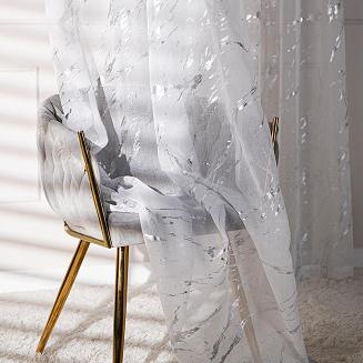Firana gotowa na taśmie z ołowianką MARMA 140x250 biała ze srebrnym nadrukiem