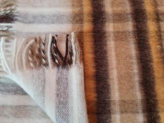 Koc wełniany z frędzlami 100% WEŁNA brązowo-musztardowa krata 