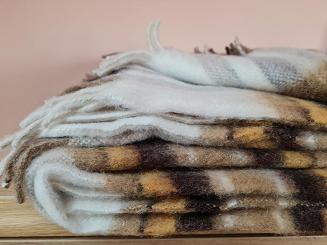 Koc wełniany z frędzlami 100% WEŁNA brązowo-musztardowa krata 