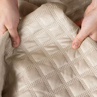 Narzuta dekoracyjna VELVI 170x210 pikowana w geometryczny wzór jasnobeżowa