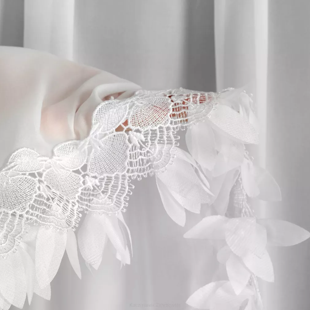 Firana gotowa z systemem flex LORETA 80x270 Eurofirany biała szyfon fanatazyjna aplikacja na brzegach