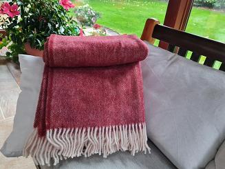 Koc wełniany z frędzlami 150x200 DIAGONAL wełna nowozelandzka bordowy