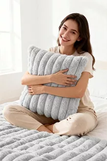 Poszewka dekoracyjna BUNNY 45x45 popielata Futrzana Puszysta Miła