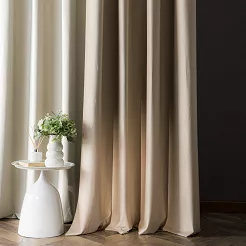 Zasłona gotowa na taśmie BLACKOUT VELVET 140x240 jasnobeżowa