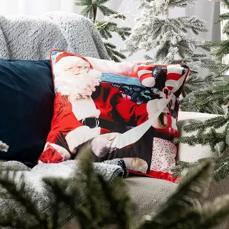 Poszewka dekoracyjna świąteczna 45x45 Eurofirany czerwona biała św. Mikołaj czytający list