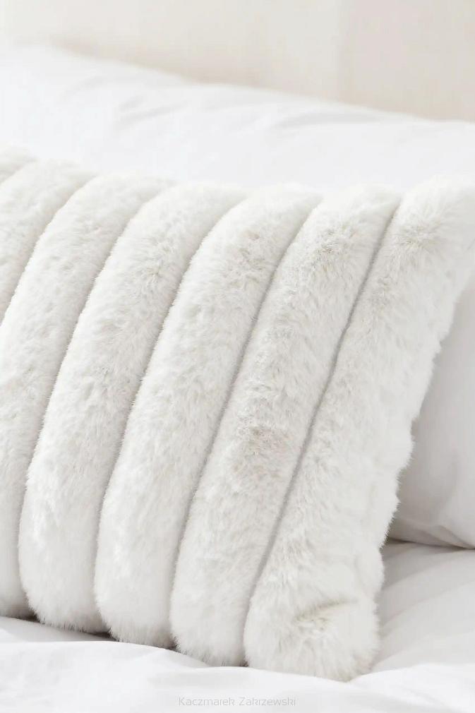 Biała Poszewka Futrzana 45x45 Bunny