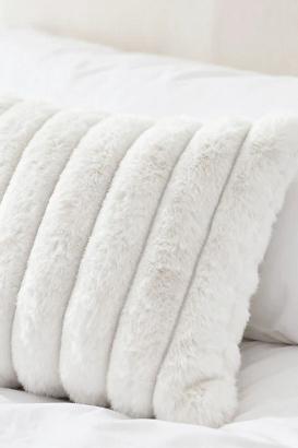 Poszewka dekoracyjna BUNNY 45x45 biała Futrzana Puszysta Miła