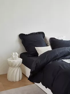 Pościel satyna bawełniana 160x200 Ruffy Premium czarna z falbanką