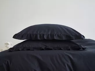 Pościel satyna bawełniana 160x200 Ruffy Premium czarna z falbanką