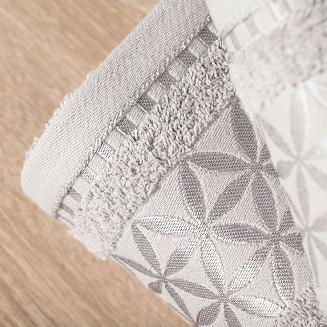 Ręcznik bawełniany PAOLA 70x140 srebrny z bordiurą w rozety