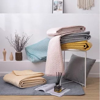 Narzuta dekoracyjna MOXIE 220x240 welwet musztardowa