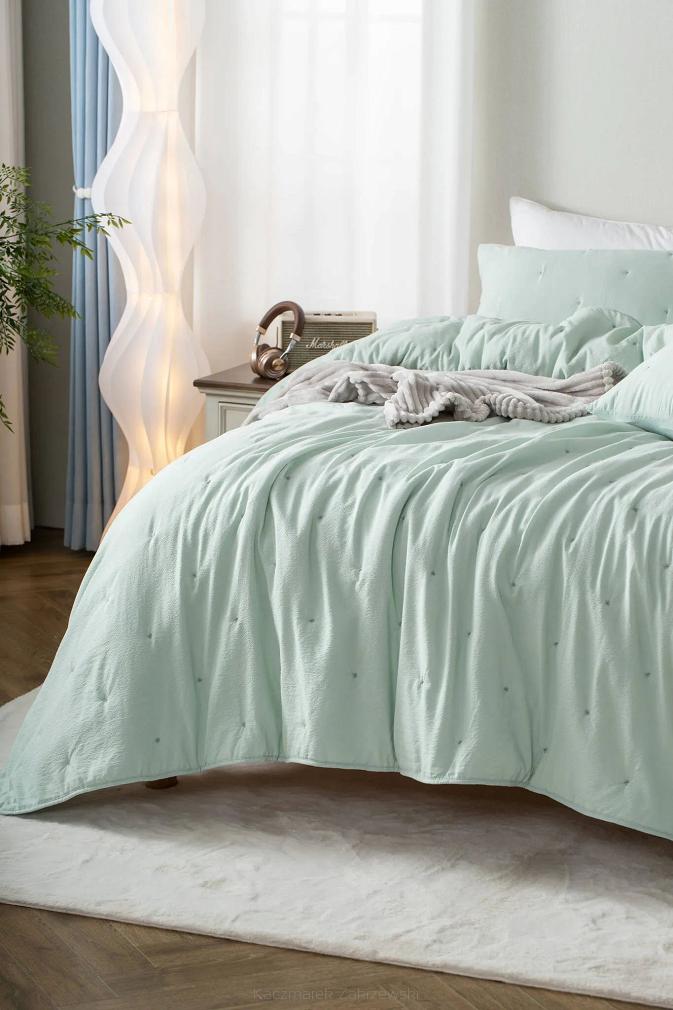 Narzuta dekoracyjna fakturowana Dotta 200x220 szałwiowa z haftem kropek