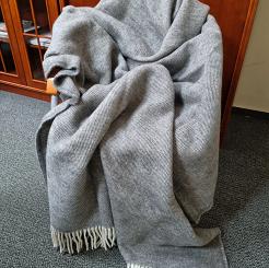 Koc wełniany z frędzlami 160x200 diagonalny ciemnoszary