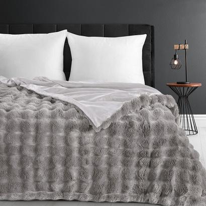 Koc narzuta dekoracyjna LILY 200x220 srebrny futrzany i puszysty z efektem 3D
