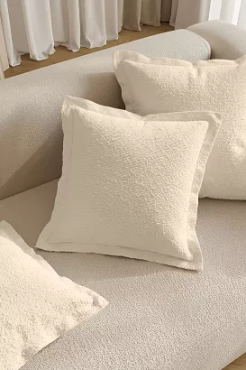 Poszewka dekoracyjna Dreamy boucle 40x40 beżowa miękka o strukturze boucle z plisą