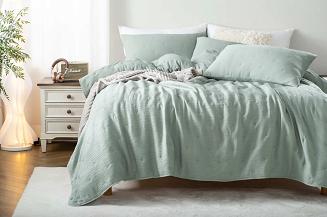 Narzuta dekoracyjna muślinowa struktura Stella 240x220 szałwiowa z haftem krzyżyków