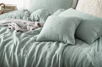 Narzuta dekoracyjna muślinowa struktura Stella 240x220 szałwiowa z haftem krzyżyków