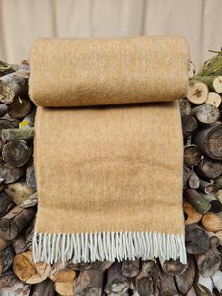 Koc wełniany jednobarwny z frędzlami camel