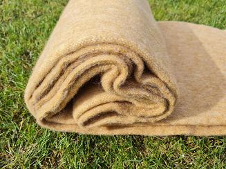 Koc wełniany jednobarwny z frędzlami camel