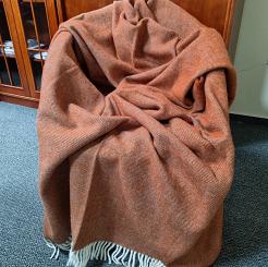 Koc wełniany z frędzlami 150x200 DIAGONAL wełna nowozelandzka terakota