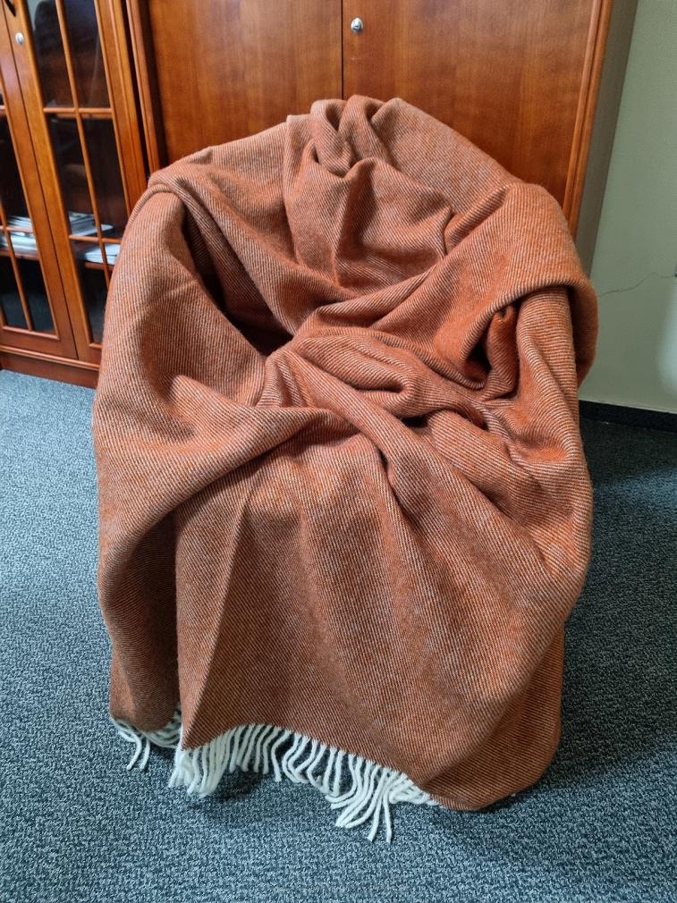 Koc wełniany z frędzlami 150x200 DIAGONAL wełna nowozelandzka terakota