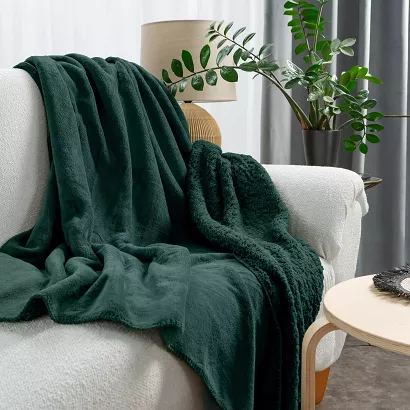 Koc narzuta TEDY 170x210 Eurofirany ciemnozielony miękka bukla + ciepły polar