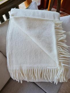 Koc wełniany z frędzlami 150x200 DIAGONAL wełna nowozelandzka ekri