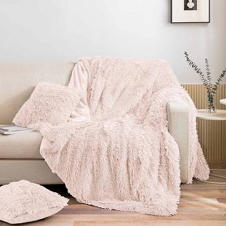 Koc narzuta na łóżko YETI 150x200 włochacz o strukturze futra jasnopudrowy