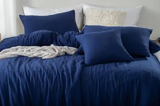 Poszewka fakturowana struktura do narzuty Dotta 50x70 szafirowa z haftem kropek